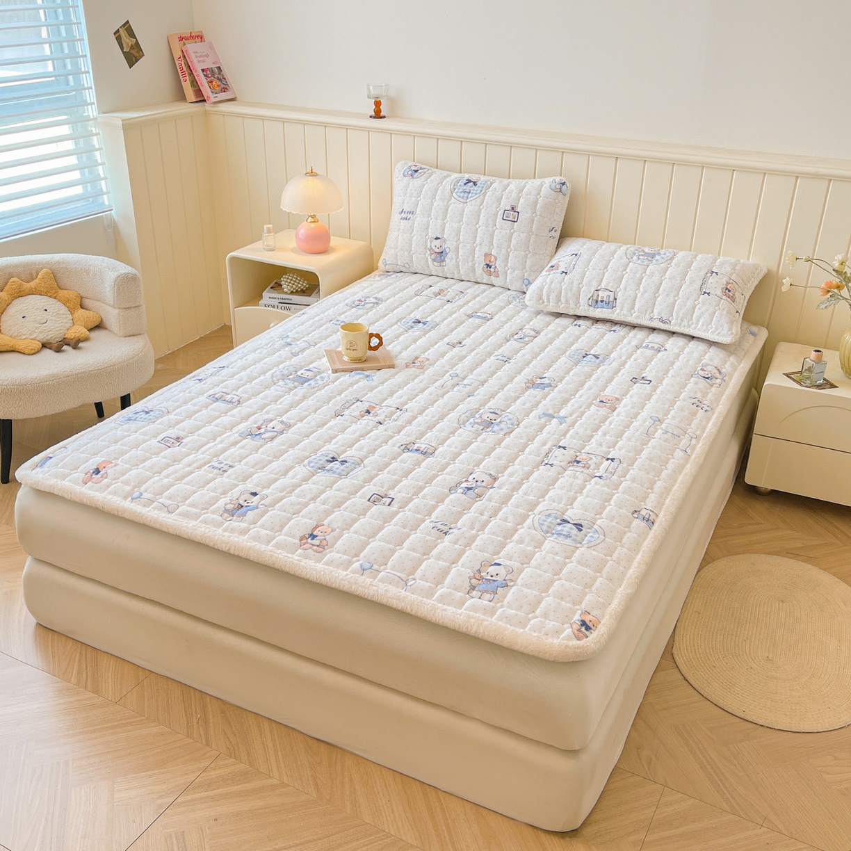 91家纺网 家纺一手货源 找家纺 LIFE.丽芙 2025秋冬新款牛奶绒加厚夹棉床垫床护垫单件印花卡通小清新床褥床垫子三件套 贝果宝贝