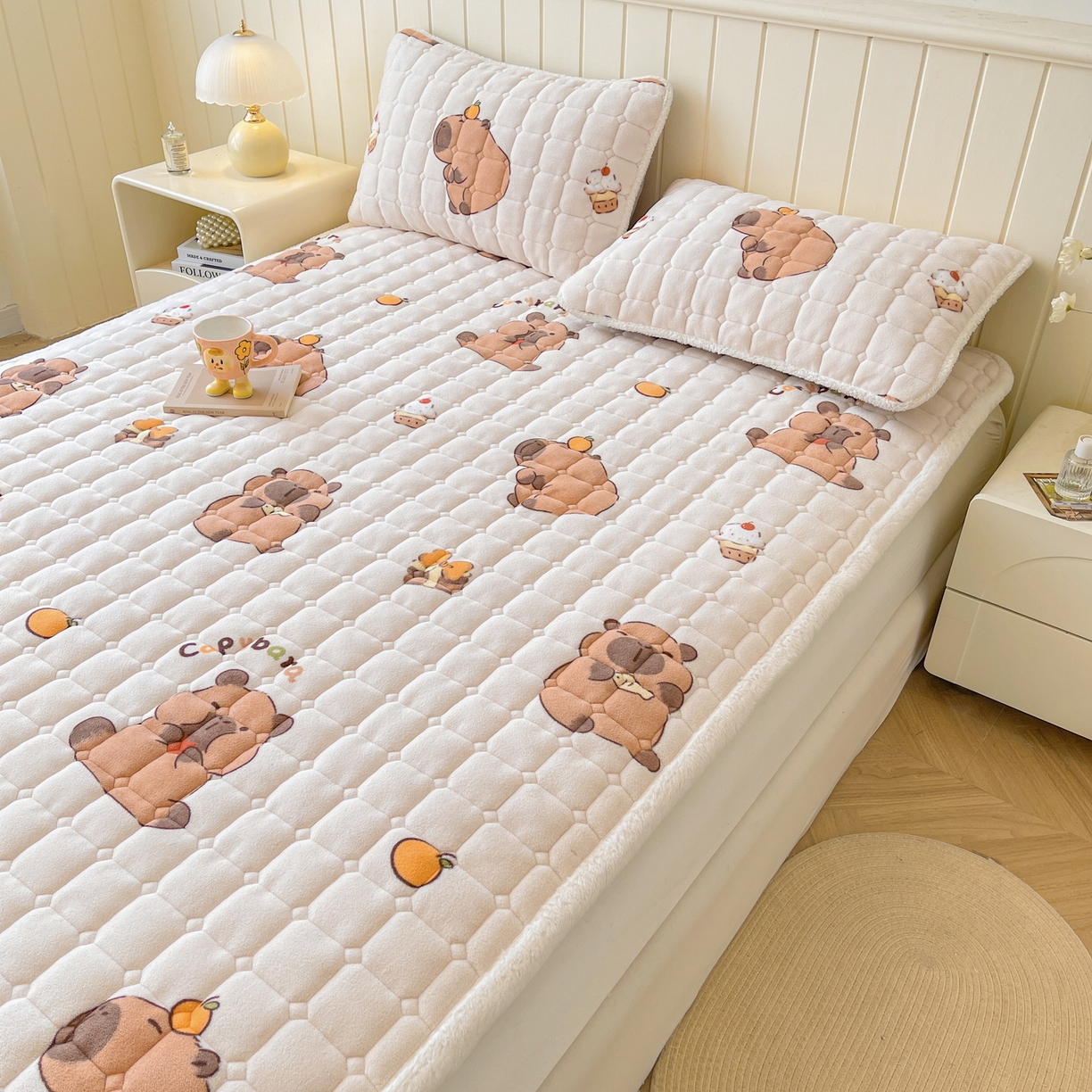 91家纺网 家纺一手货源 找家纺 LIFE.丽芙 2025秋冬新款牛奶绒加厚夹棉床垫床护垫单件印花卡通小清新床褥床垫子三件套 麦麦卡皮