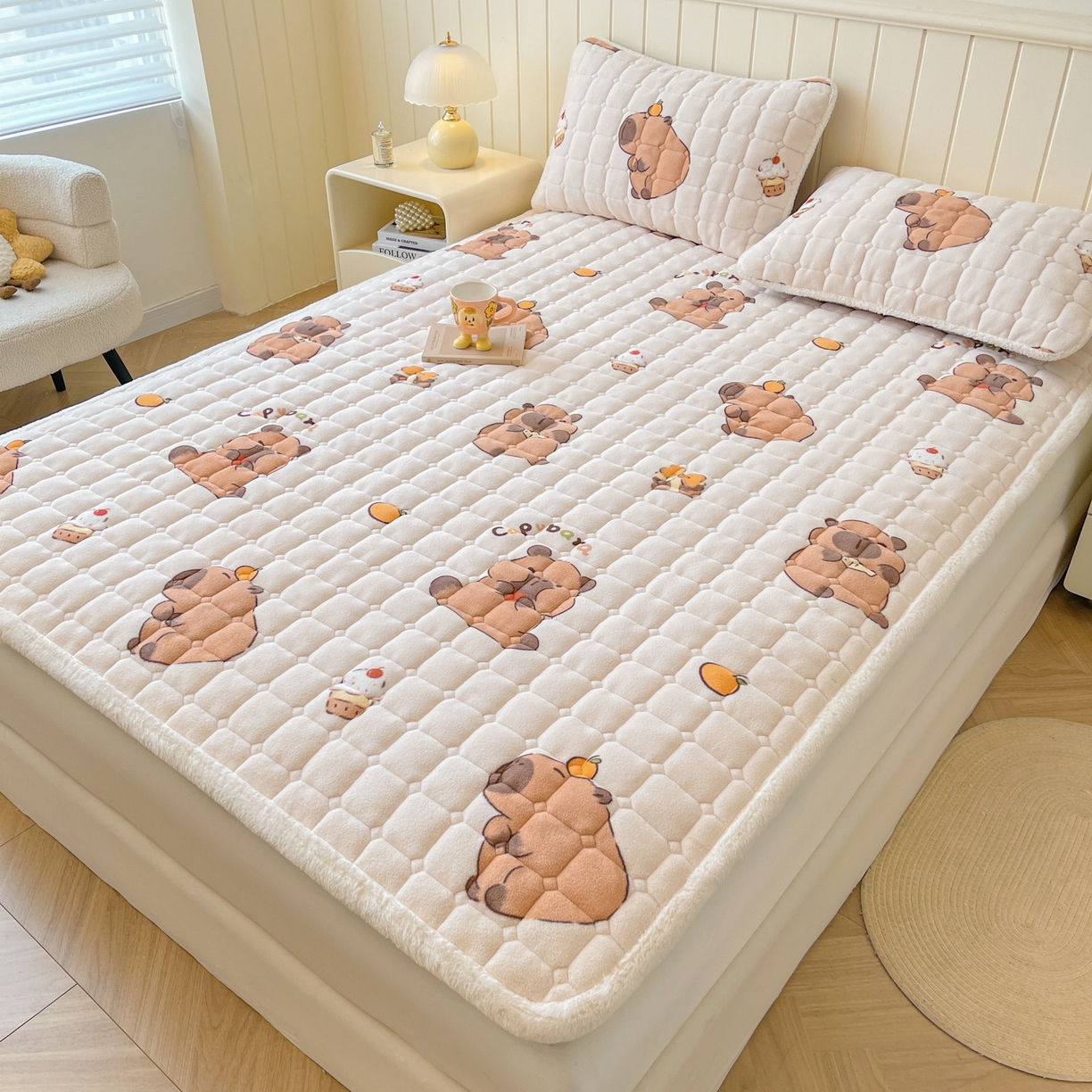 91家纺网 家纺一手货源 找家纺 LIFE.丽芙 2025秋冬新款牛奶绒加厚夹棉床垫床护垫单件印花卡通小清新床褥床垫子三件套 麦麦卡皮