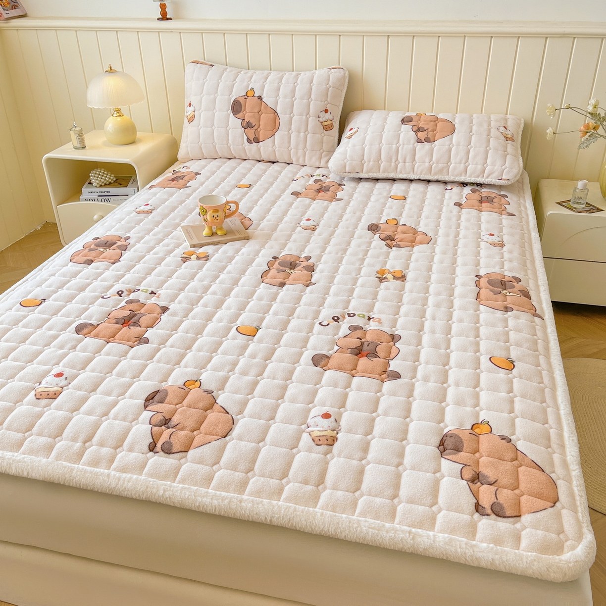 91家纺网 家纺一手货源 找家纺 LIFE.丽芙 2025秋冬新款牛奶绒加厚夹棉床垫床护垫单件印花卡通小清新床褥床垫子三件套 麦麦卡皮