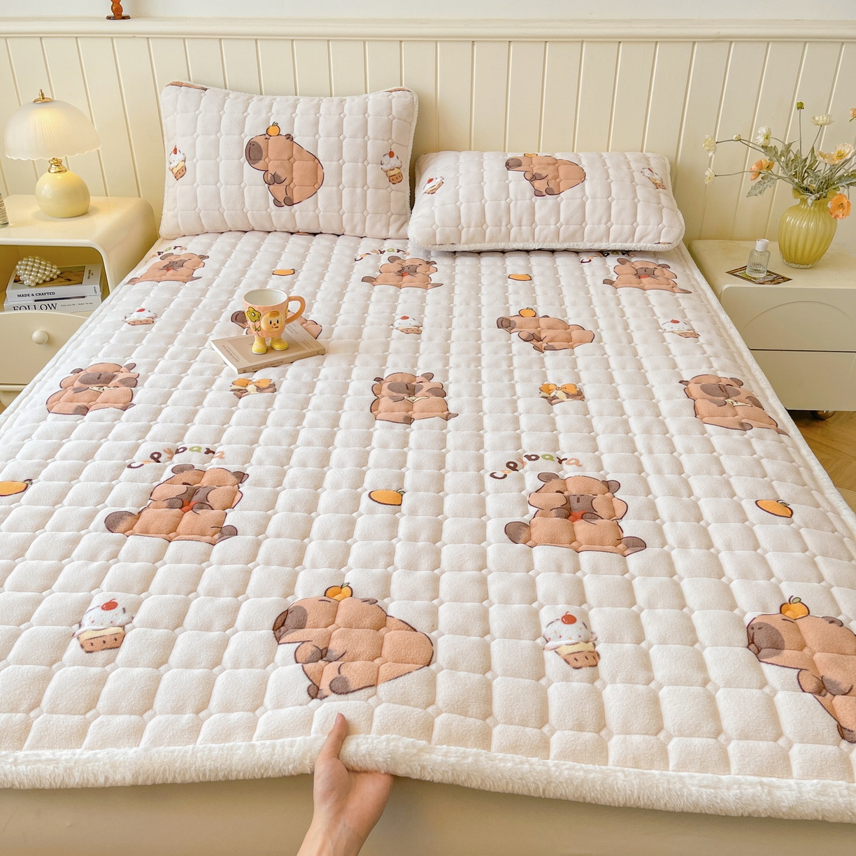 91家纺网 家纺一手货源 找家纺 LIFE.丽芙 2025秋冬新款牛奶绒加厚夹棉床垫床护垫单件印花卡通小清新床褥床垫子三件套 麦麦卡皮