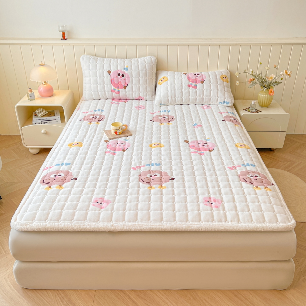 91家纺网 家纺一手货源 找家纺 LIFE.丽芙 2025秋冬新款牛奶绒加厚夹棉床垫床护垫单件印花卡通小清新床褥床垫子三件套 快乐多巴胺