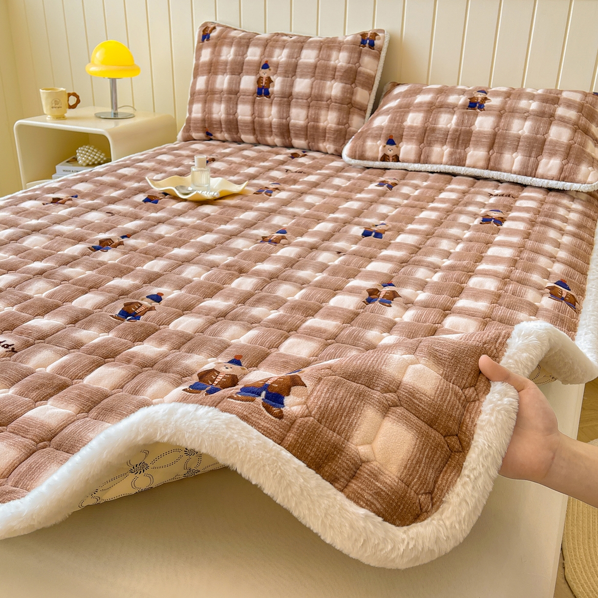 LIFE.丽芙 2025秋冬新款牛奶绒加厚夹棉床垫床护垫单件印花卡通小清新床褥床垫子三件套 芭乐