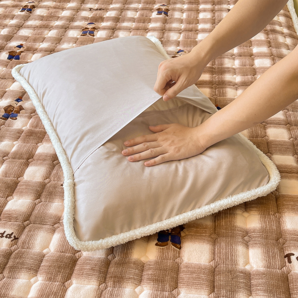 91家纺网 家纺一手货源 找家纺 LIFE.丽芙 2025秋冬新款牛奶绒加厚夹棉床垫床护垫单件印花卡通小清新床褥床垫子三件套 芭乐