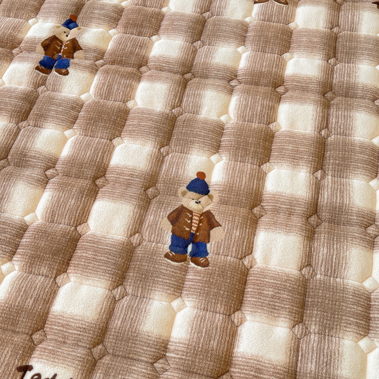 91家纺网 家纺一手货源 找家纺 LIFE.丽芙 2025秋冬新款牛奶绒加厚夹棉床垫床护垫单件印花卡通小清新床褥床垫子三件套 芭乐