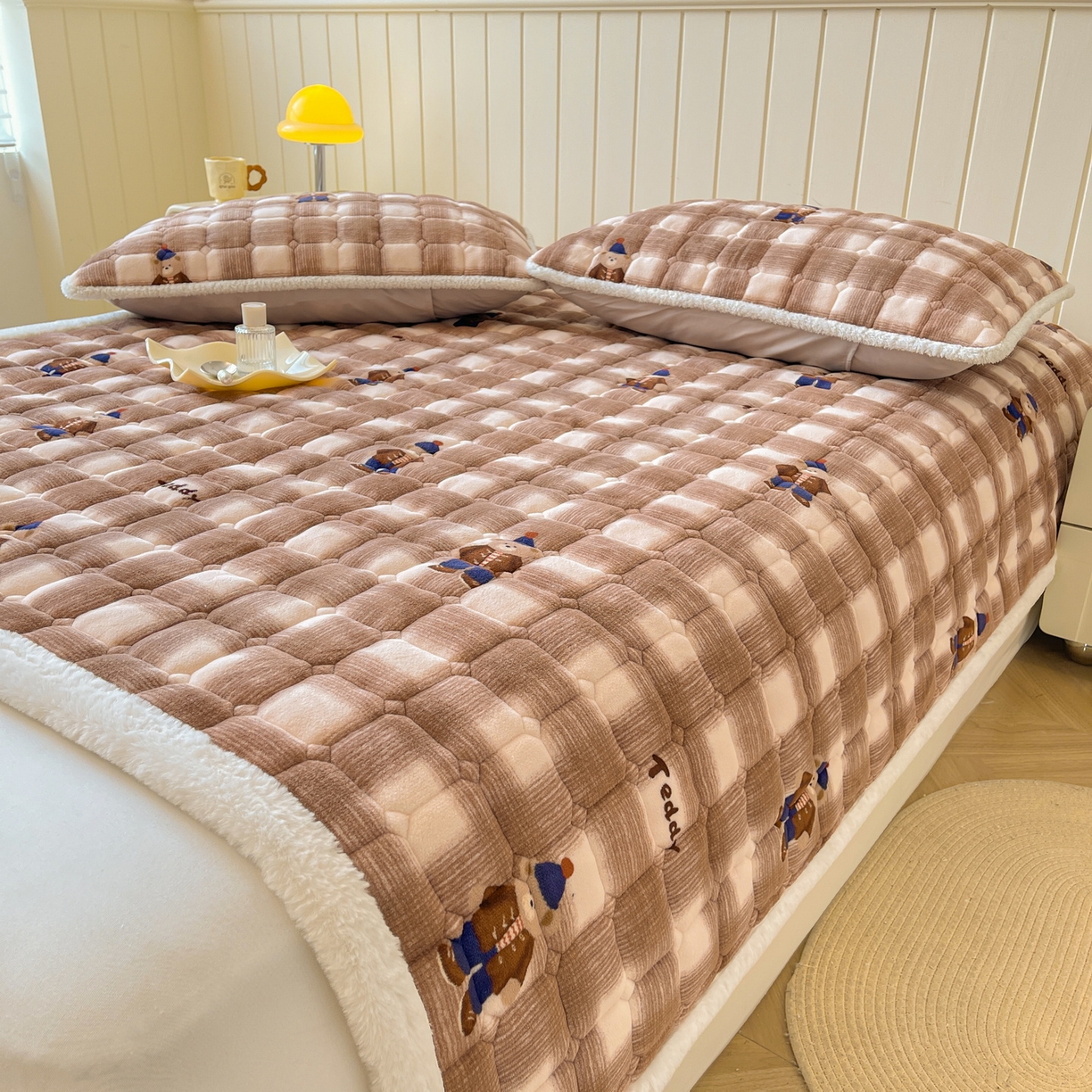 91家纺网 家纺一手货源 找家纺 LIFE.丽芙 2025秋冬新款牛奶绒加厚夹棉床垫床护垫单件印花卡通小清新床褥床垫子三件套 芭乐