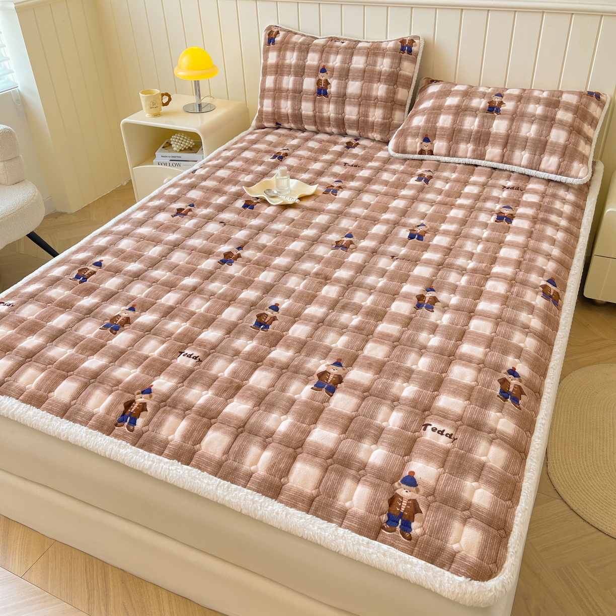 91家纺网 家纺一手货源 找家纺 LIFE.丽芙 2025秋冬新款牛奶绒加厚夹棉床垫床护垫单件印花卡通小清新床褥床垫子三件套 芭乐