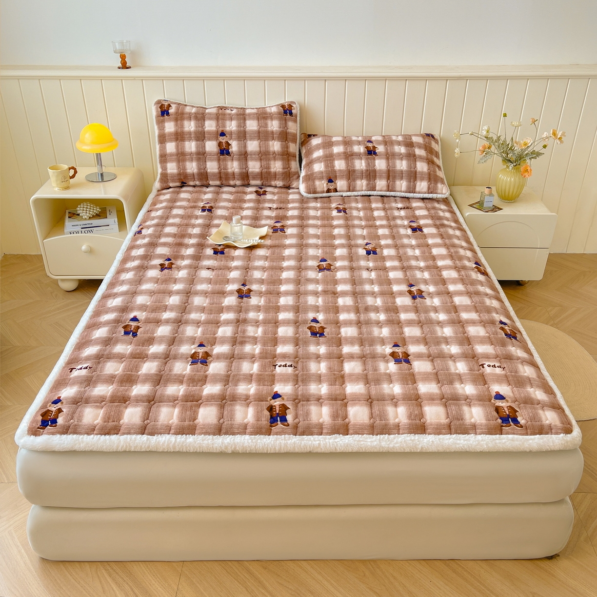 91家纺网 家纺一手货源 找家纺 LIFE.丽芙 2025秋冬新款牛奶绒加厚夹棉床垫床护垫单件印花卡通小清新床褥床垫子三件套 芭乐