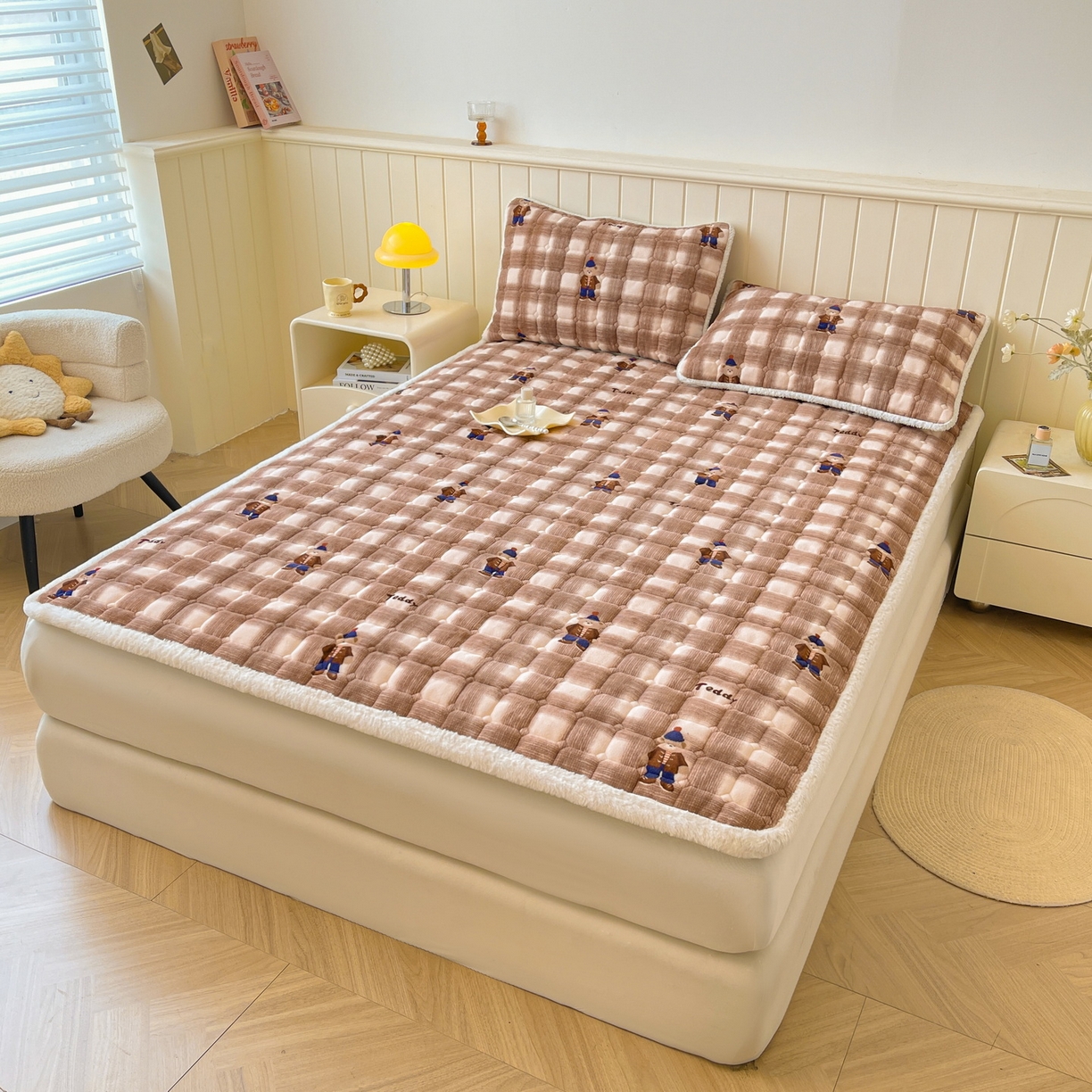 91家纺网 家纺一手货源 找家纺 LIFE.丽芙 2025秋冬新款牛奶绒加厚夹棉床垫床护垫单件印花卡通小清新床褥床垫子三件套 芭乐