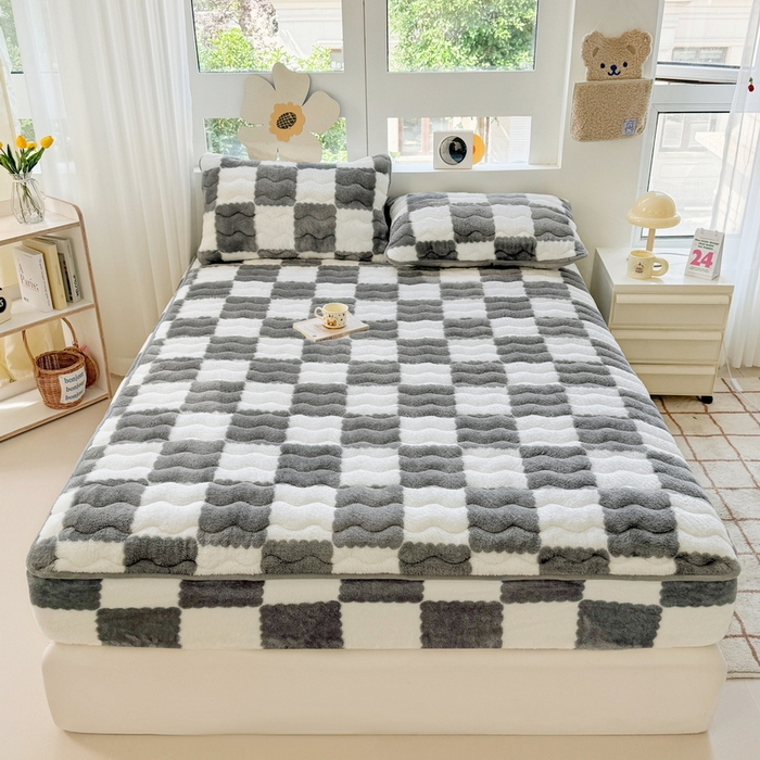 91家纺网 家纺一手货源 找家纺 （总）LIFE.丽芙 2025秋冬北极绒加厚夹棉床笠三件套印花泰迪绒床垫保护套罩(自然光图)