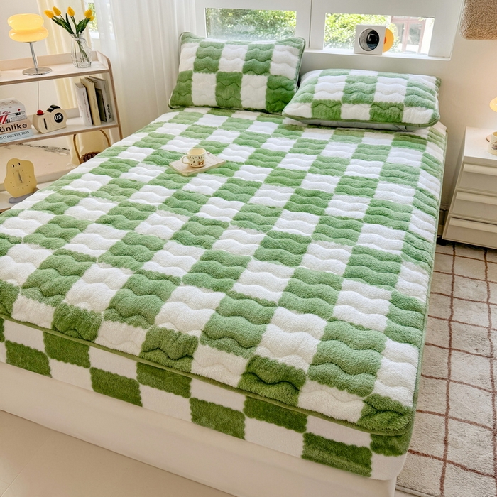 91家纺网 家纺一手货源 找家纺 （总）LIFE.丽芙 2025秋冬北极绒加厚夹棉床笠三件套印花泰迪绒床垫保护套罩(自然光图)