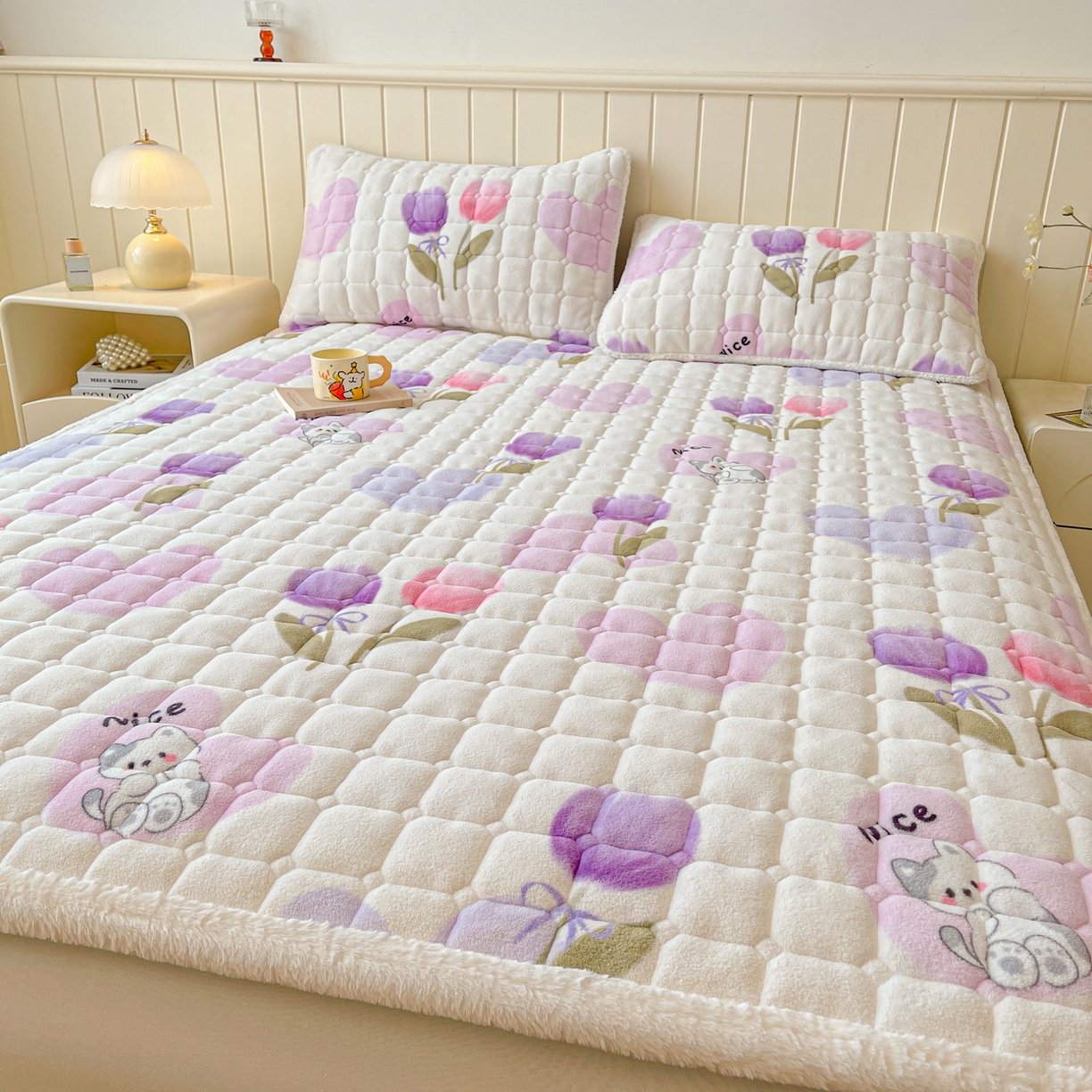 91家纺网 家纺一手货源 找家纺 LIFE.丽芙 2025秋冬新款牛奶绒加厚夹棉床垫床护垫单件印花卡通小清新床褥床垫子三件套 花语