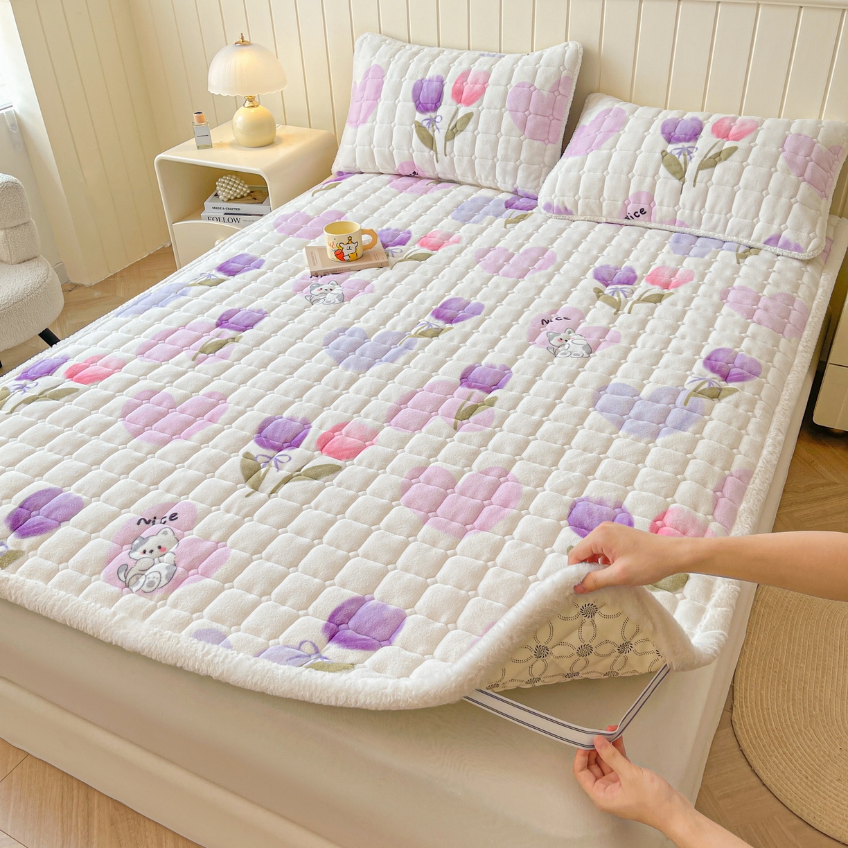 91家纺网 家纺一手货源 找家纺 LIFE.丽芙 2025秋冬新款牛奶绒加厚夹棉床垫床护垫单件印花卡通小清新床褥床垫子三件套 花语