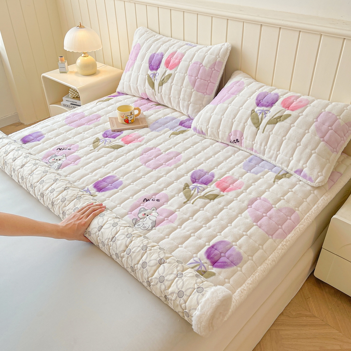 91家纺网 家纺一手货源 找家纺 LIFE.丽芙 2025秋冬新款牛奶绒加厚夹棉床垫床护垫单件印花卡通小清新床褥床垫子三件套 花语