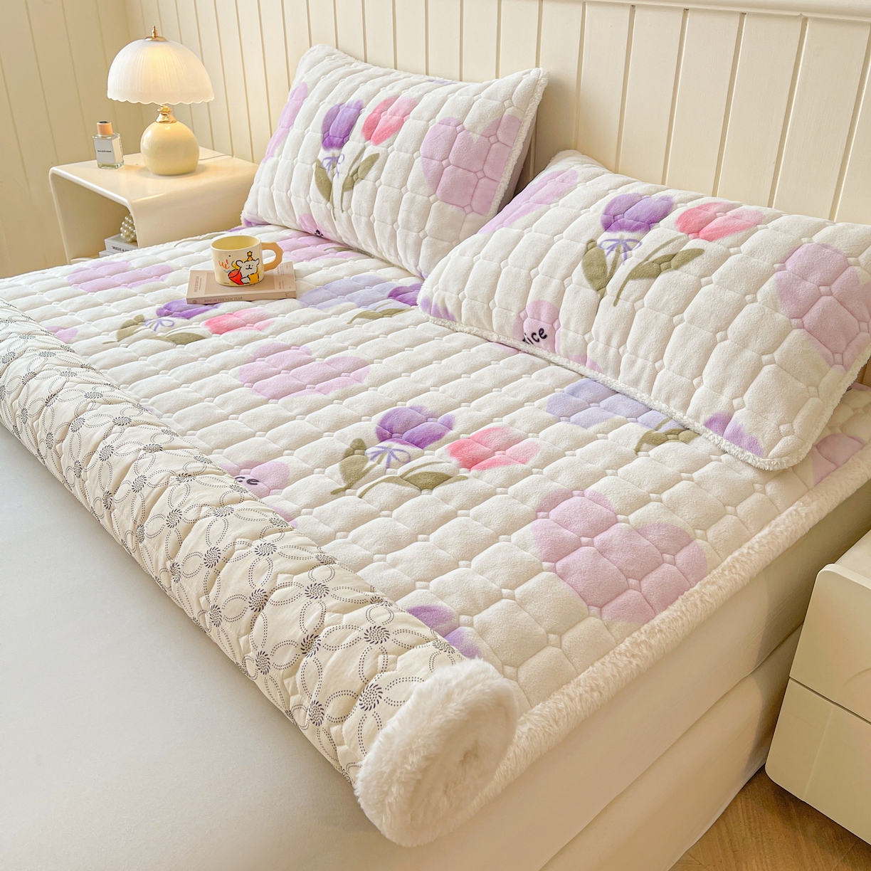 91家纺网 家纺一手货源 找家纺 LIFE.丽芙 2025秋冬新款牛奶绒加厚夹棉床垫床护垫单件印花卡通小清新床褥床垫子三件套 花语
