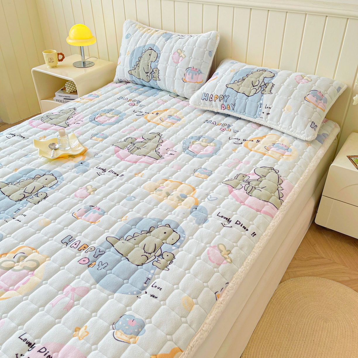 91家纺网 家纺一手货源 找家纺 LIFE.丽芙 2025秋冬新款牛奶绒加厚夹棉床垫床护垫单件印花卡通小清新床褥床垫子三件套 恐龙宝宝
