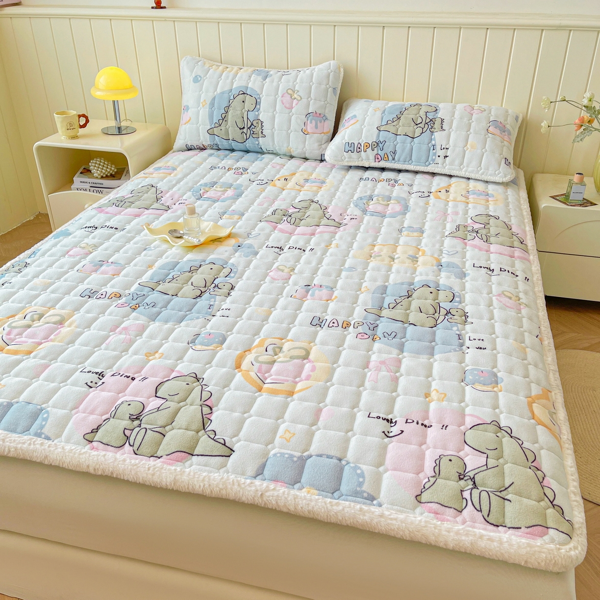 91家纺网 家纺一手货源 找家纺 LIFE.丽芙 2025秋冬新款牛奶绒加厚夹棉床垫床护垫单件印花卡通小清新床褥床垫子三件套 恐龙宝宝