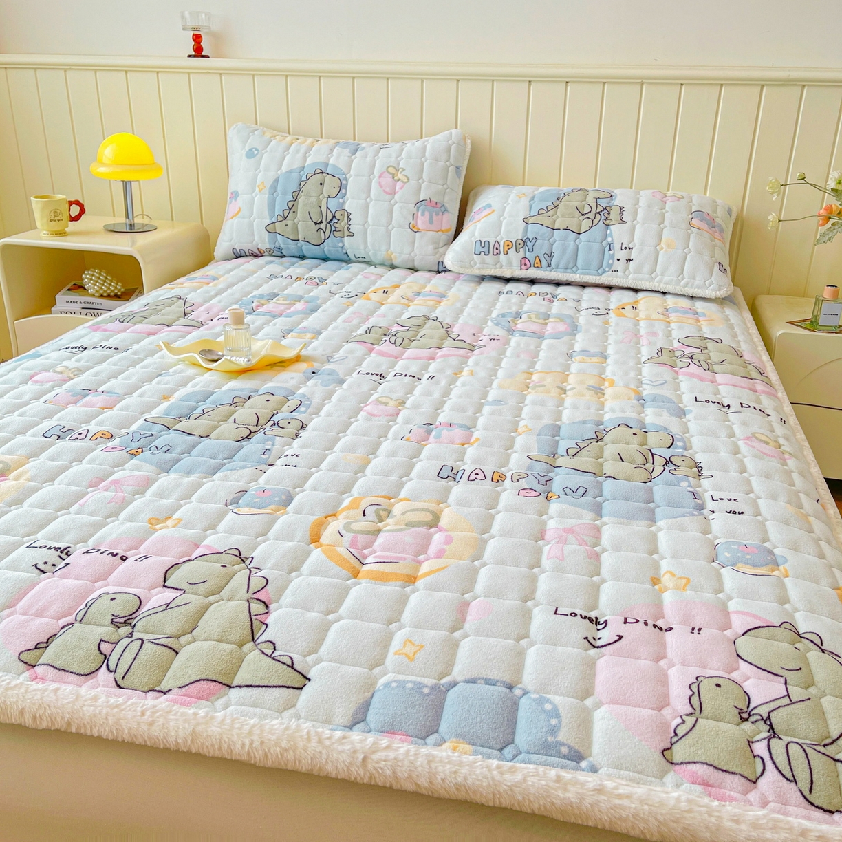 91家纺网 家纺一手货源 找家纺 LIFE.丽芙 2025秋冬新款牛奶绒加厚夹棉床垫床护垫单件印花卡通小清新床褥床垫子三件套 恐龙宝宝