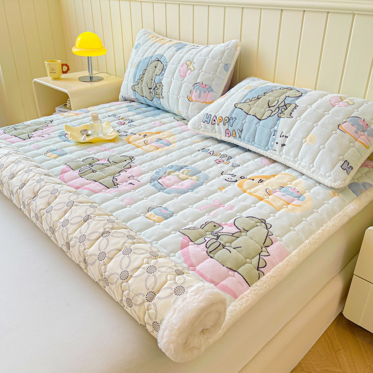 91家纺网 家纺一手货源 找家纺 LIFE.丽芙 2025秋冬新款牛奶绒加厚夹棉床垫床护垫单件印花卡通小清新床褥床垫子三件套 恐龙宝宝