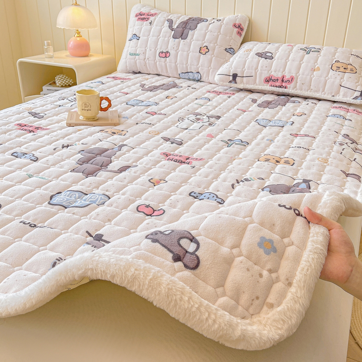 LIFE.丽芙 2025秋冬新款牛奶绒加厚夹棉床垫床护垫单件印花卡通小清新床褥床垫子三件套 萌猫酷狗