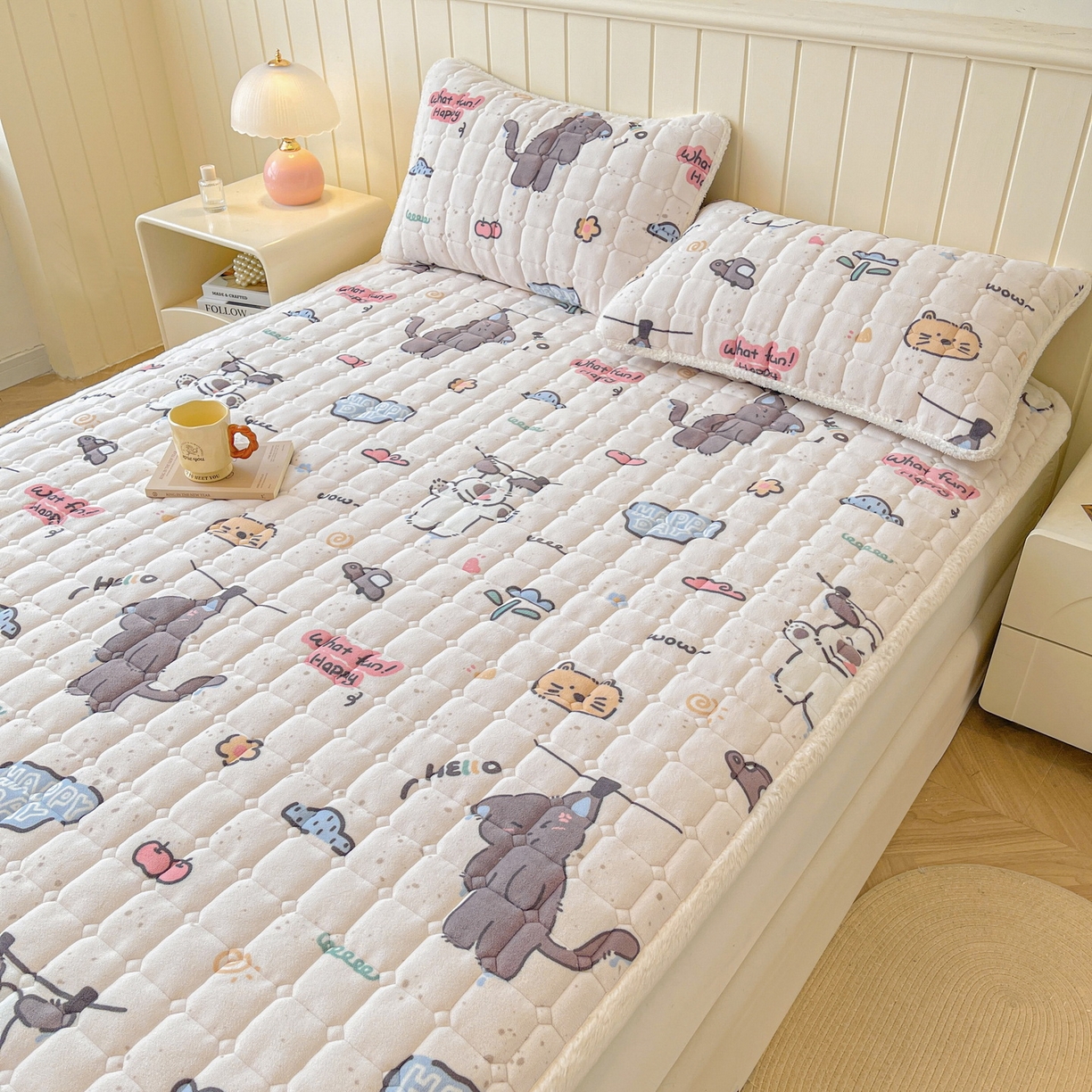 91家纺网 家纺一手货源 找家纺 LIFE.丽芙 2025秋冬新款牛奶绒加厚夹棉床垫床护垫单件印花卡通小清新床褥床垫子三件套 萌猫酷狗