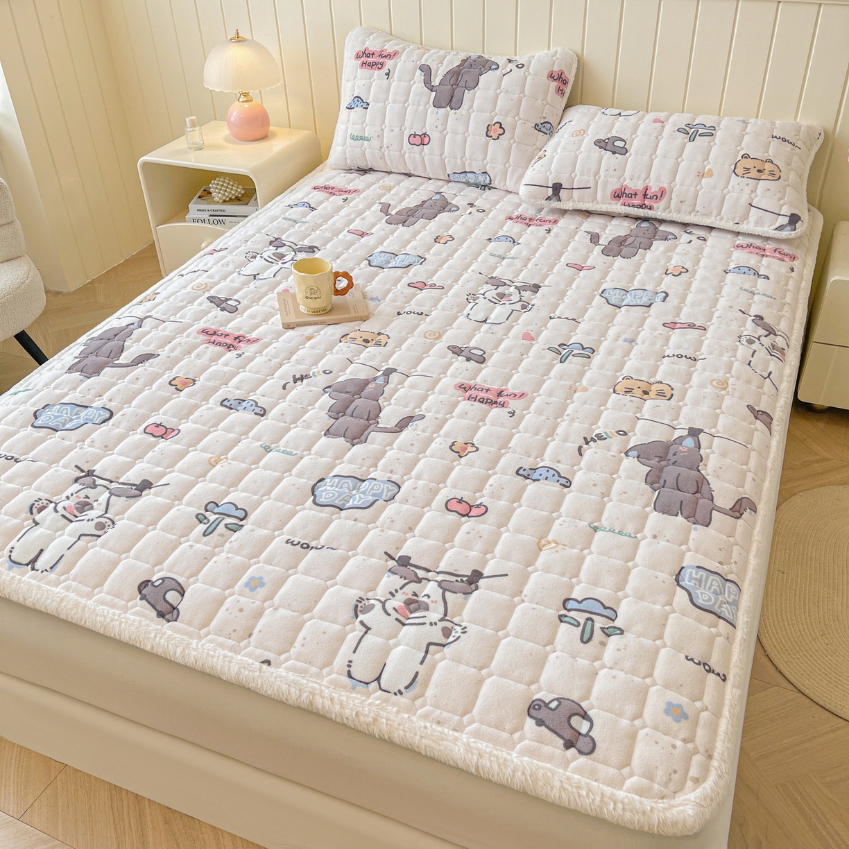 91家纺网 家纺一手货源 找家纺 LIFE.丽芙 2025秋冬新款牛奶绒加厚夹棉床垫床护垫单件印花卡通小清新床褥床垫子三件套 萌猫酷狗