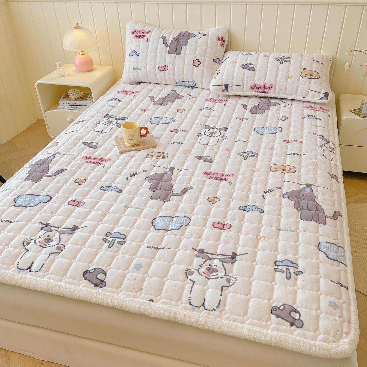 91家纺网 家纺一手货源 找家纺 LIFE.丽芙 2025秋冬新款牛奶绒加厚夹棉床垫床护垫单件印花卡通小清新床褥床垫子三件套 萌猫酷狗