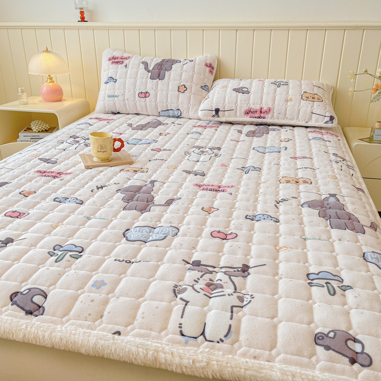 91家纺网 家纺一手货源 找家纺 LIFE.丽芙 2025秋冬新款牛奶绒加厚夹棉床垫床护垫单件印花卡通小清新床褥床垫子三件套 萌猫酷狗