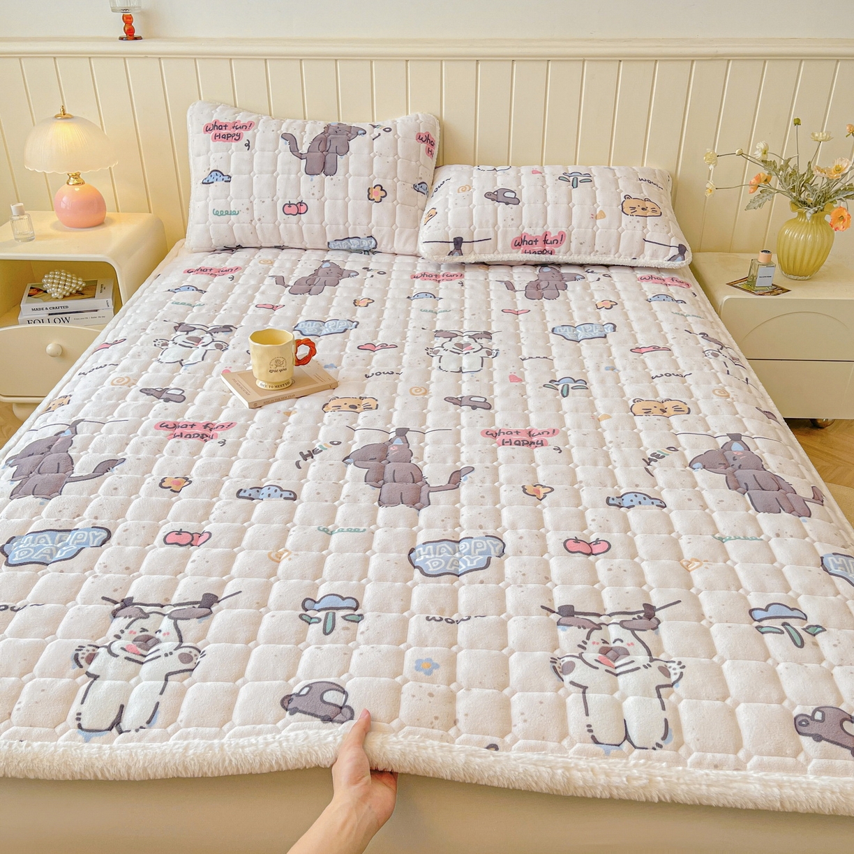 91家纺网 家纺一手货源 找家纺 LIFE.丽芙 2025秋冬新款牛奶绒加厚夹棉床垫床护垫单件印花卡通小清新床褥床垫子三件套 萌猫酷狗