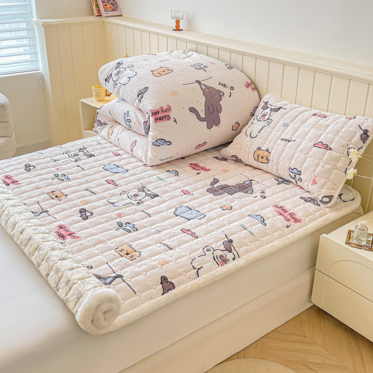 91家纺网 家纺一手货源 找家纺 LIFE.丽芙 2025秋冬新款牛奶绒加厚夹棉床垫床护垫单件印花卡通小清新床褥床垫子三件套 萌猫酷狗