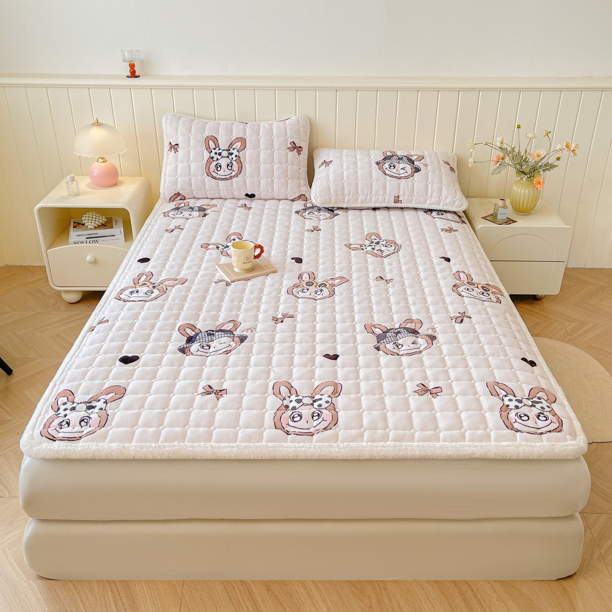 91家纺网 家纺一手货源 找家纺 LIFE.丽芙 2025秋冬新款牛奶绒加厚夹棉床垫床护垫单件印花卡通小清新床褥床垫子三件套 趣多多