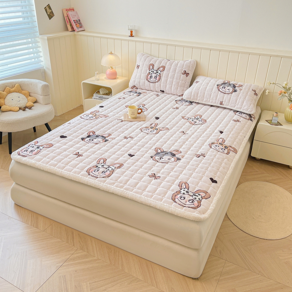 91家纺网 家纺一手货源 找家纺 LIFE.丽芙 2025秋冬新款牛奶绒加厚夹棉床垫床护垫单件印花卡通小清新床褥床垫子三件套 趣多多