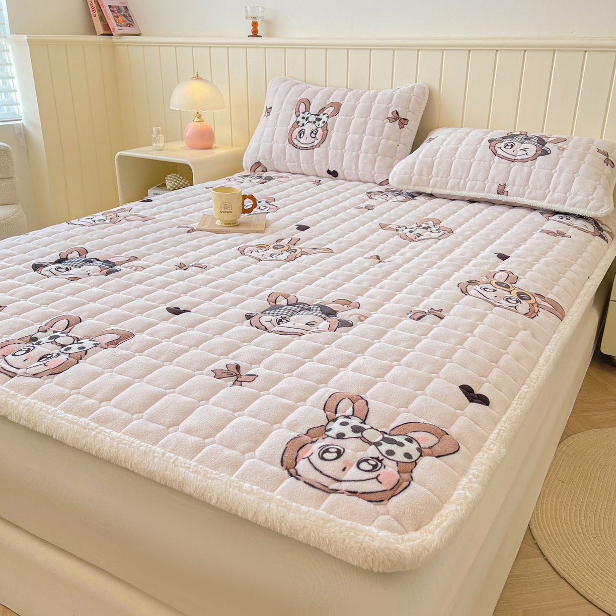 91家纺网 家纺一手货源 找家纺 LIFE.丽芙 2025秋冬新款牛奶绒加厚夹棉床垫床护垫单件印花卡通小清新床褥床垫子三件套 趣多多