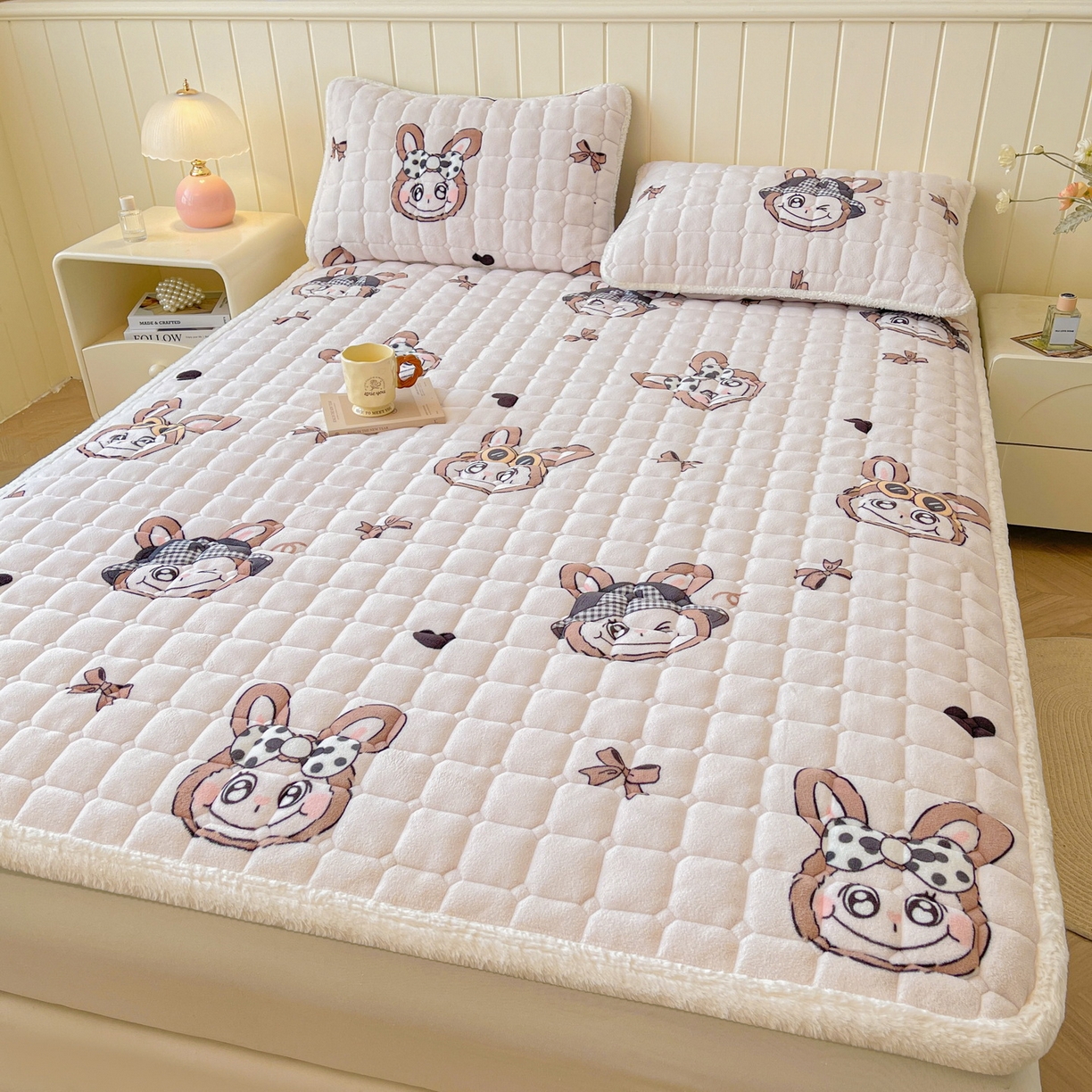 91家纺网 家纺一手货源 找家纺 LIFE.丽芙 2025秋冬新款牛奶绒加厚夹棉床垫床护垫单件印花卡通小清新床褥床垫子三件套 趣多多