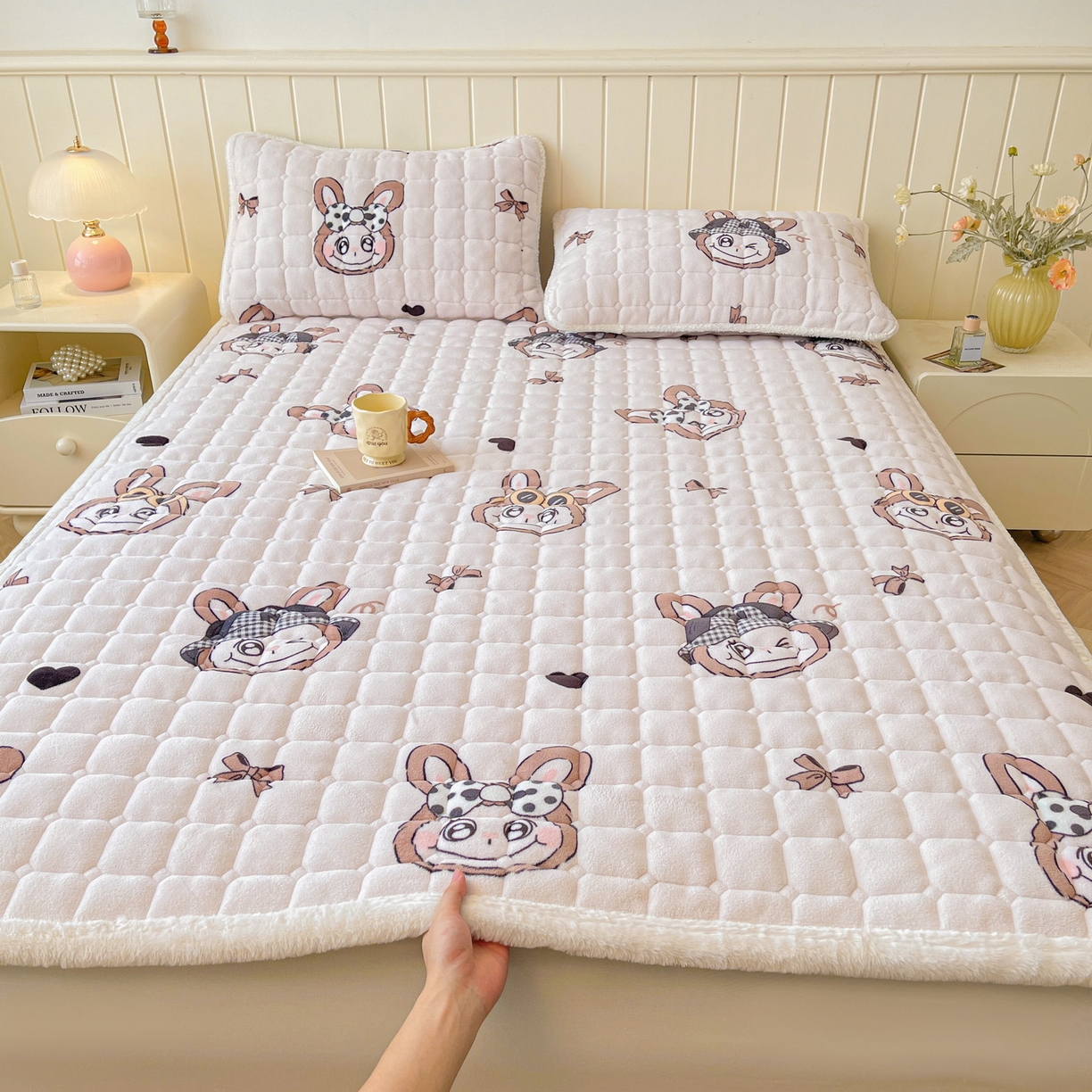 91家纺网 家纺一手货源 找家纺 LIFE.丽芙 2025秋冬新款牛奶绒加厚夹棉床垫床护垫单件印花卡通小清新床褥床垫子三件套 趣多多
