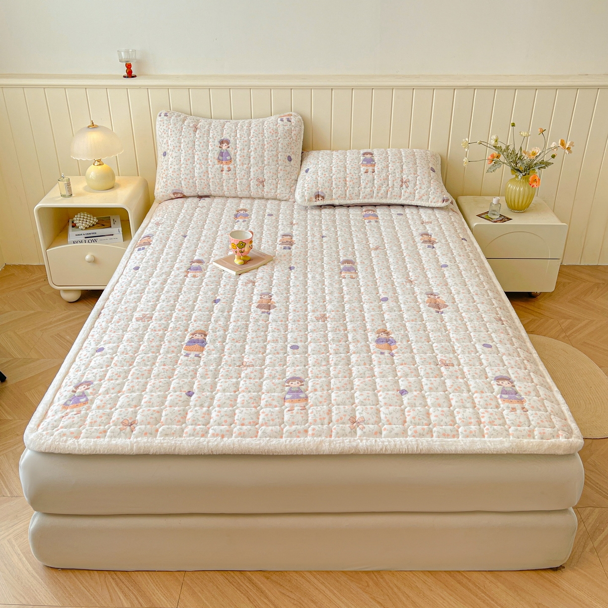 91家纺网 家纺一手货源 找家纺 LIFE.丽芙 2025秋冬新款牛奶绒加厚夹棉床垫床护垫单件印花卡通小清新床褥床垫子三件套 甜美女孩