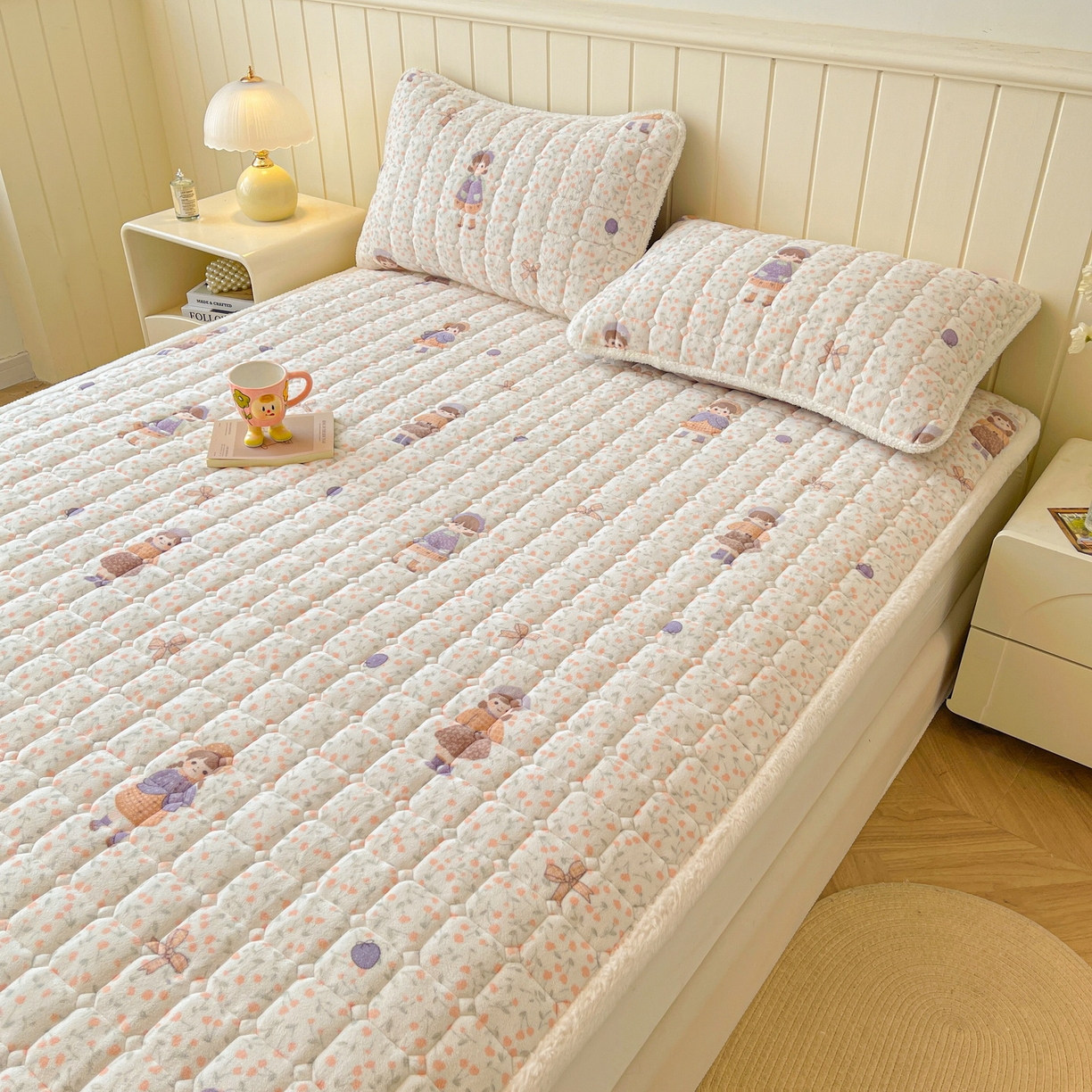 91家纺网 家纺一手货源 找家纺 LIFE.丽芙 2025秋冬新款牛奶绒加厚夹棉床垫床护垫单件印花卡通小清新床褥床垫子三件套 甜美女孩