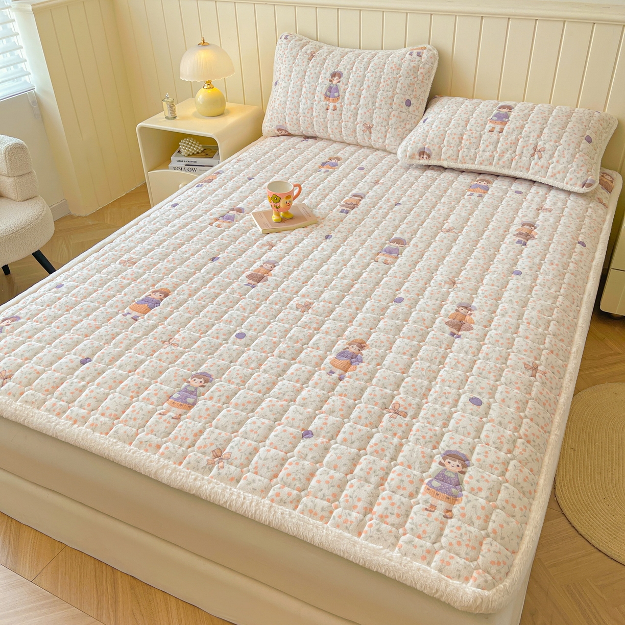 91家纺网 家纺一手货源 找家纺 LIFE.丽芙 2025秋冬新款牛奶绒加厚夹棉床垫床护垫单件印花卡通小清新床褥床垫子三件套 甜美女孩