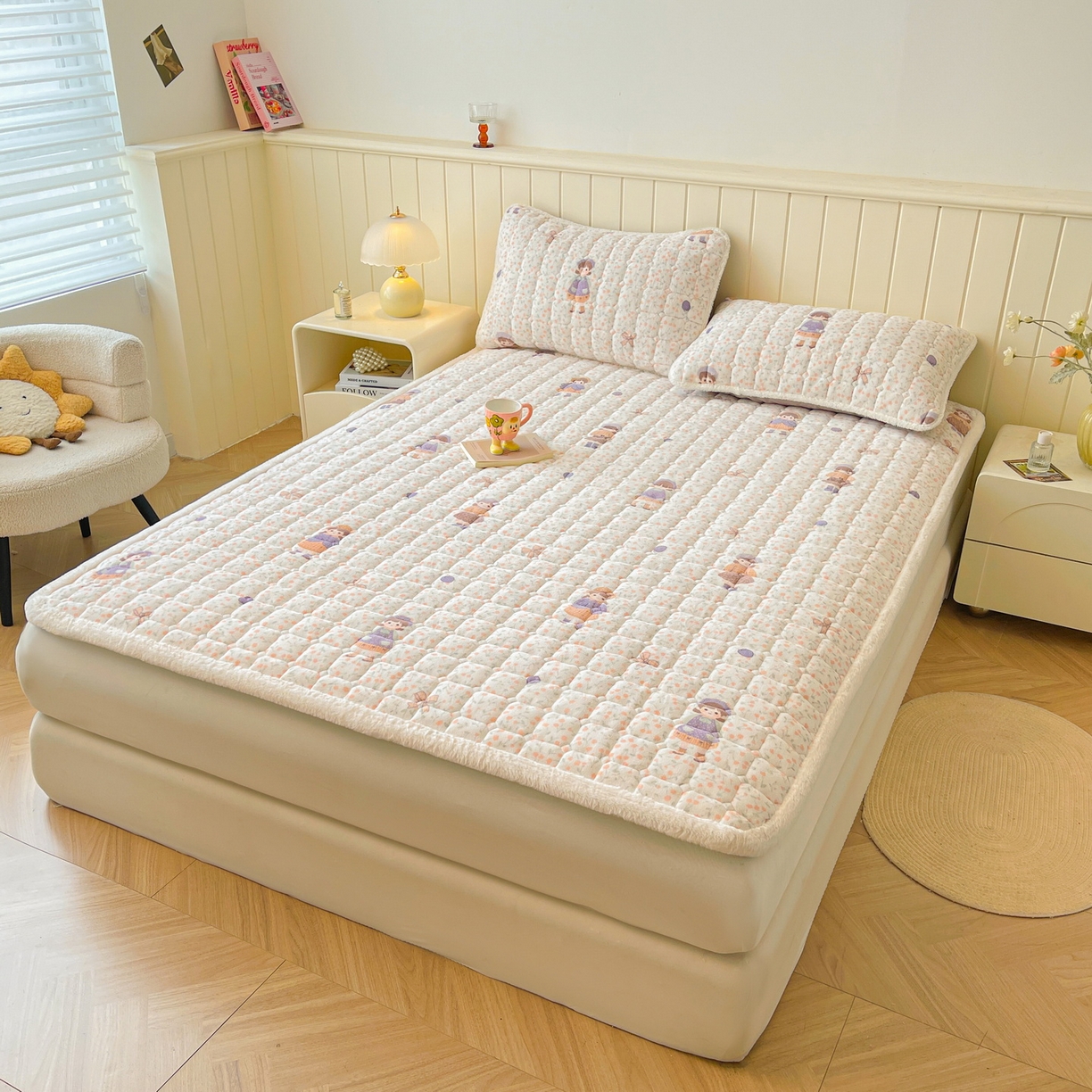 91家纺网 家纺一手货源 找家纺 LIFE.丽芙 2025秋冬新款牛奶绒加厚夹棉床垫床护垫单件印花卡通小清新床褥床垫子三件套 甜美女孩