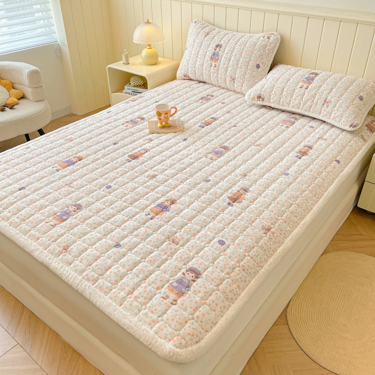 91家纺网 家纺一手货源 找家纺 LIFE.丽芙 2025秋冬新款牛奶绒加厚夹棉床垫床护垫单件印花卡通小清新床褥床垫子三件套 甜美女孩