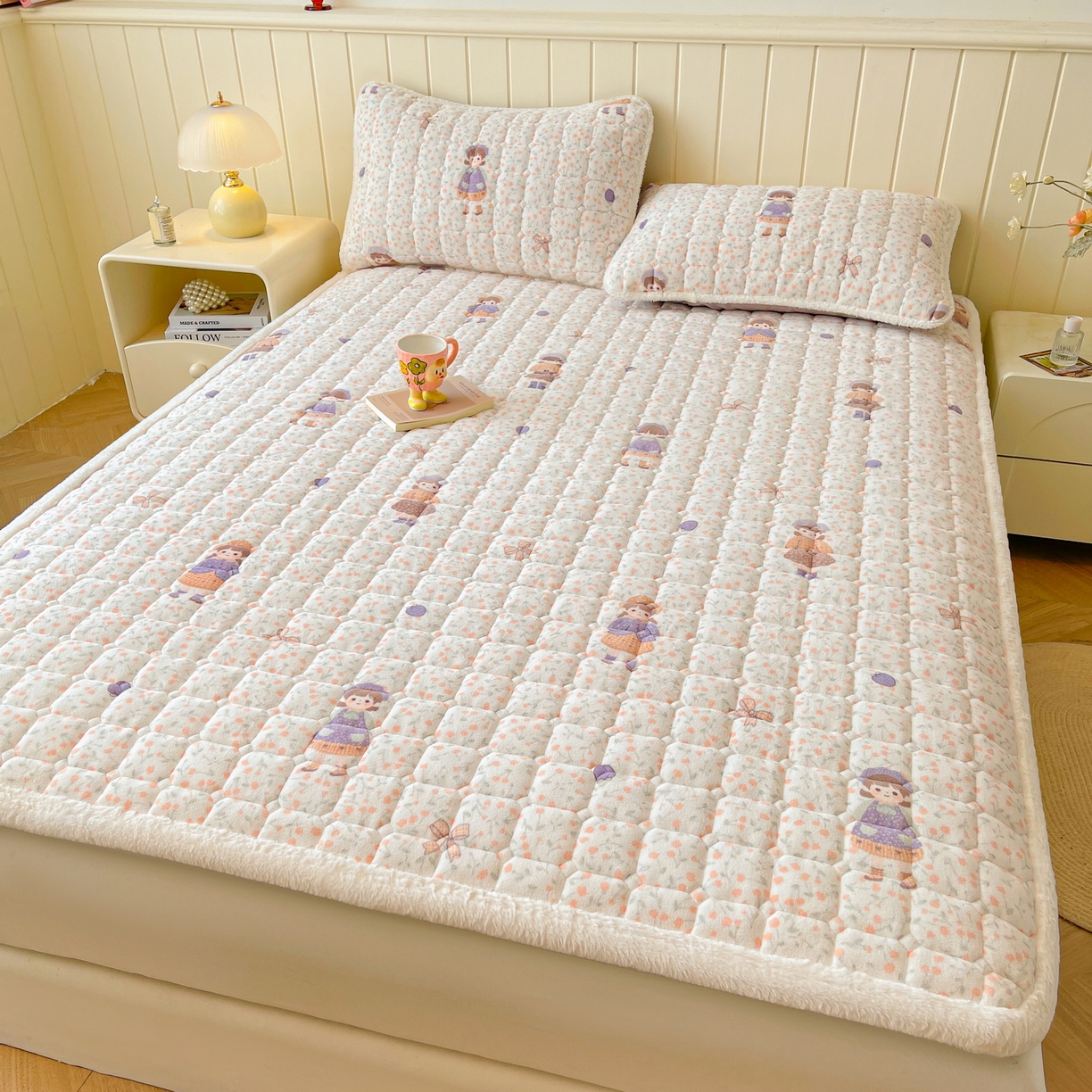 91家纺网 家纺一手货源 找家纺 LIFE.丽芙 2025秋冬新款牛奶绒加厚夹棉床垫床护垫单件印花卡通小清新床褥床垫子三件套 甜美女孩