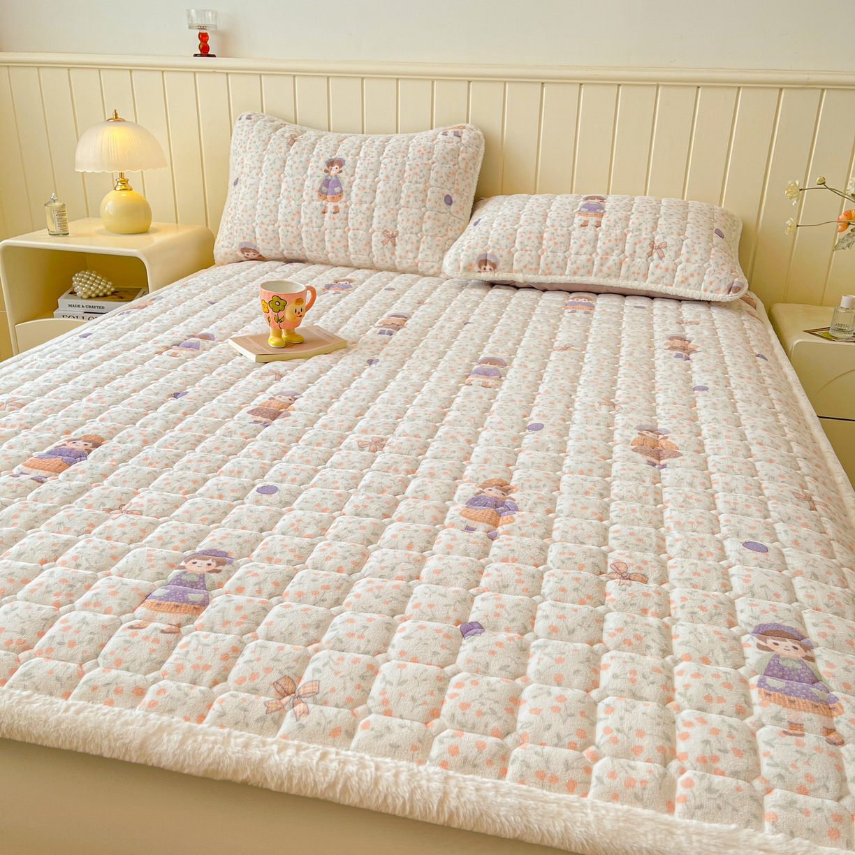 91家纺网 家纺一手货源 找家纺 LIFE.丽芙 2025秋冬新款牛奶绒加厚夹棉床垫床护垫单件印花卡通小清新床褥床垫子三件套 甜美女孩