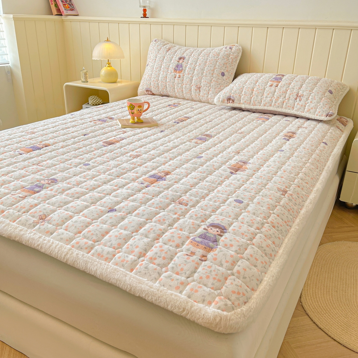 91家纺网 家纺一手货源 找家纺 LIFE.丽芙 2025秋冬新款牛奶绒加厚夹棉床垫床护垫单件印花卡通小清新床褥床垫子三件套 甜美女孩