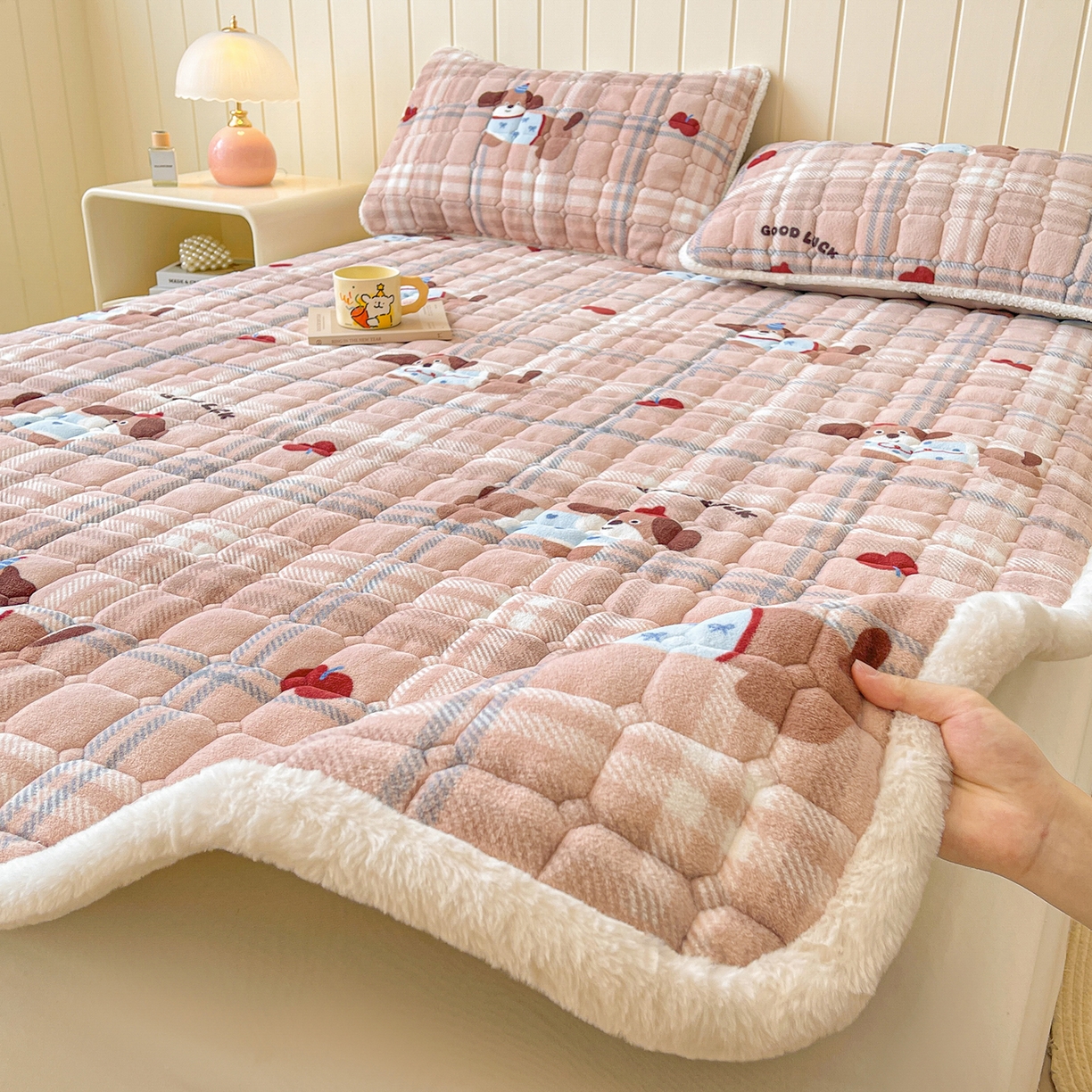 LIFE.丽芙 2025秋冬新款牛奶绒加厚夹棉床垫床护垫单件印花卡通小清新床褥床垫子三件套 皮皮狗