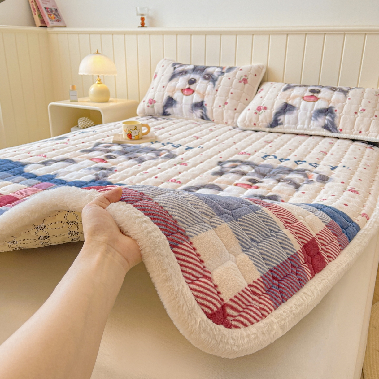 91家纺网 家纺一手货源 找家纺 LIFE.丽芙 2025秋冬新款牛奶绒加厚夹棉床垫床护垫单件印花卡通小清新床褥床垫子三件套 修狗
