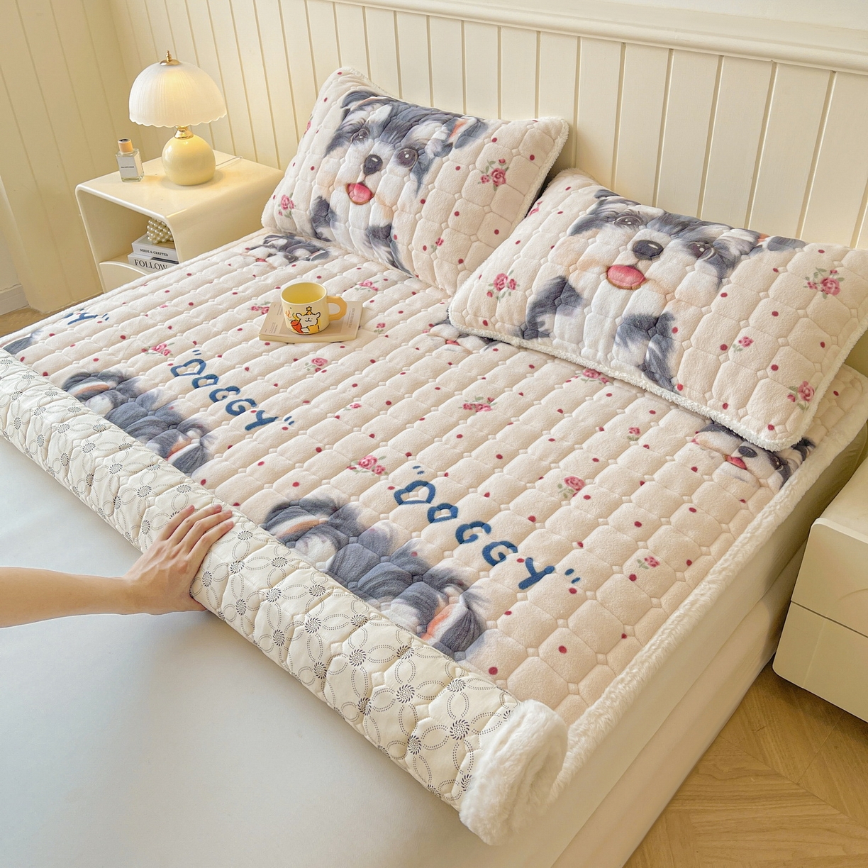 91家纺网 家纺一手货源 找家纺 LIFE.丽芙 2025秋冬新款牛奶绒加厚夹棉床垫床护垫单件印花卡通小清新床褥床垫子三件套 修狗