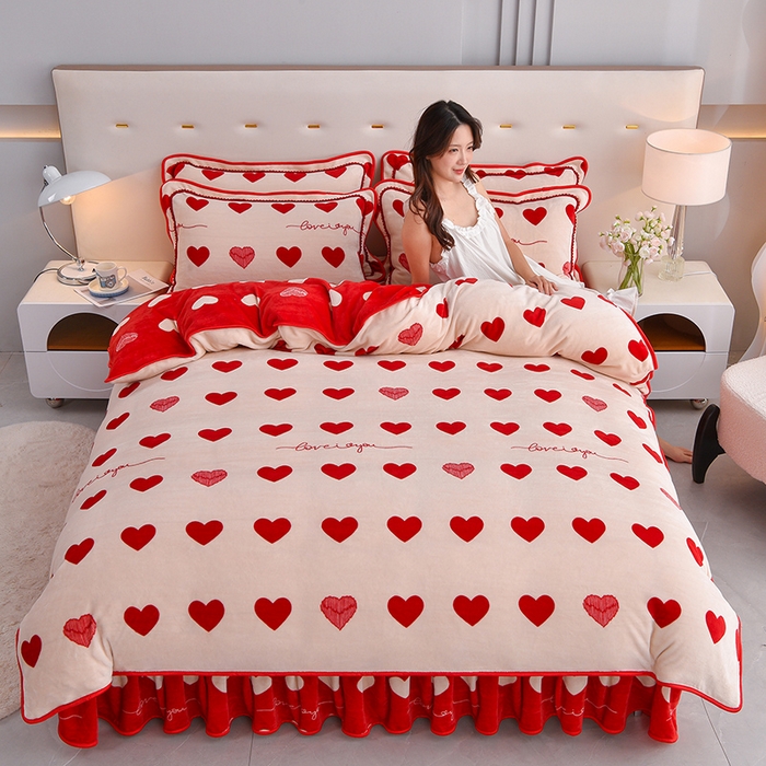 91家纺网 家纺一手货源 找家纺 赛丽雅 2025新款牛奶绒床裙四件套8-9斤法莱绒直播爆款日产2万套 红色爱心