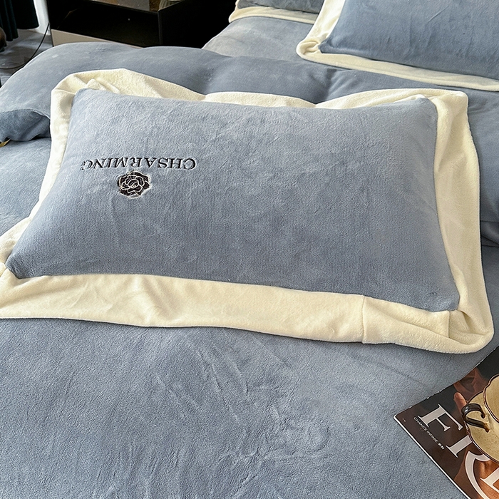 91家纺网 家纺一手货源 找家纺 畅畅家纺 2025新款冬季加厚牛奶绒刺绣加绒保暖四件套-山茶花系列 山茶花-蓝灰色