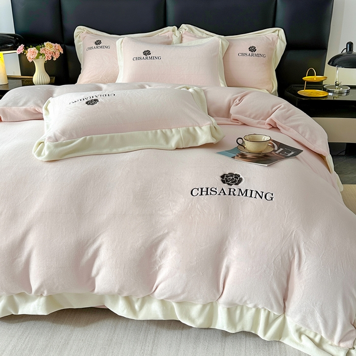 91家纺网 家纺一手货源 找家纺 畅畅家纺 2025新款冬季加厚牛奶绒刺绣加绒保暖四件套-山茶花系列 山茶花-奶油粉