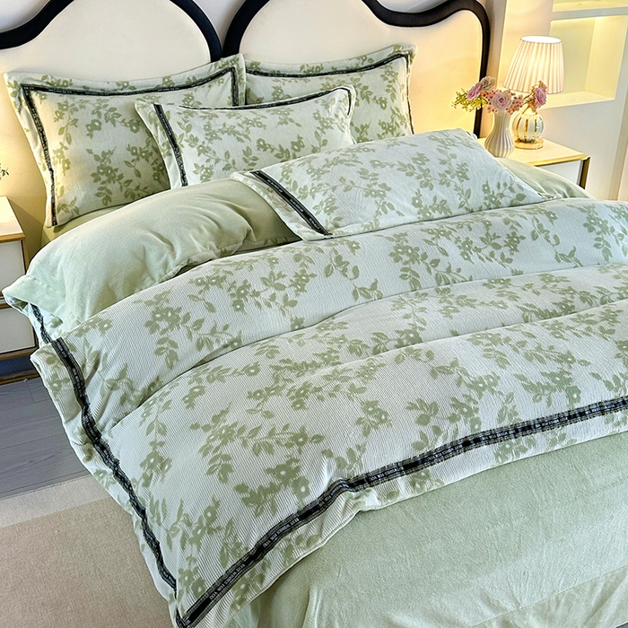 91家纺网 家纺一手货源 找家纺 畅畅家纺 2025新款高克重织带款冬季保暖牛奶绒雕花床单四件套 枫叶-绿